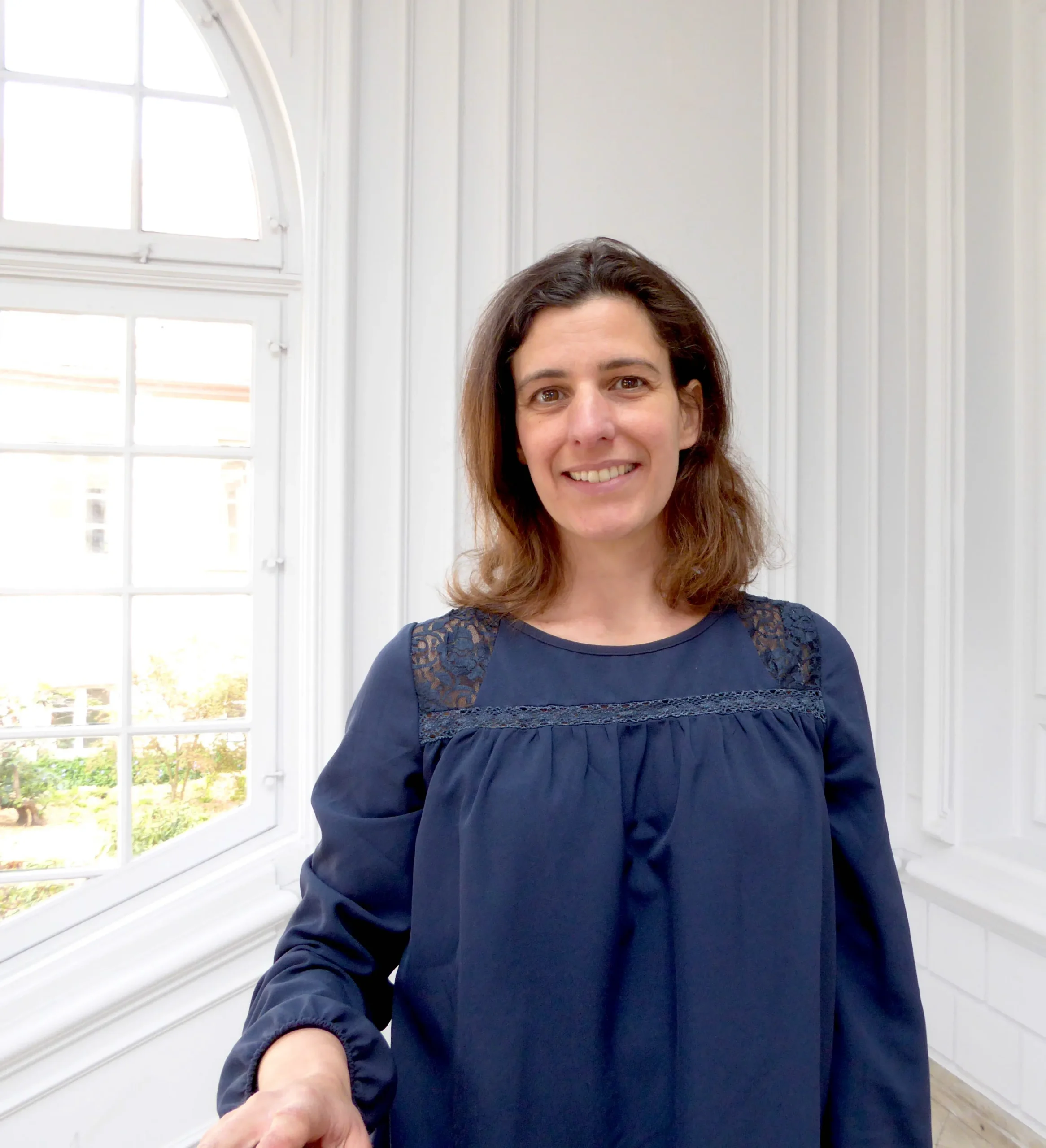 <p>Historienne de l’horticulture, Cécile Modanese travaille sur l’arrivée des plantes sur le continent européen à partir du XVIIIème siècle qui a amené à des évolutions culturelles et surtout la transformation des parcs et jardins. Elle retrace l’odyssée de l’incontournable géranium dans La Grande Migration des plantes et des humains, un ouvrage qui explore les circulations de plantes emblématiques à travers l’histoire mondiale.</p>